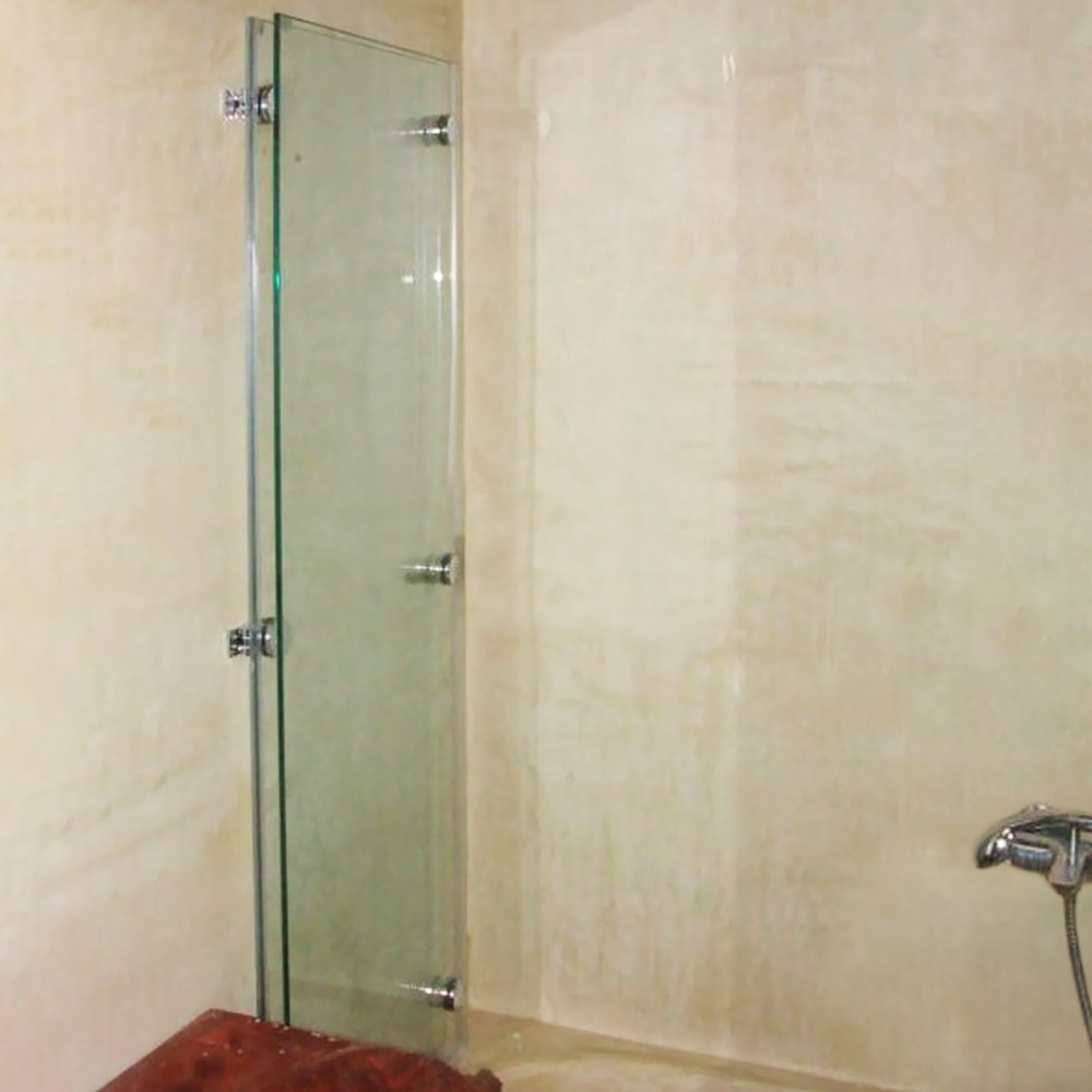 Folding glass panel 8mm 80x150cm in bathtub